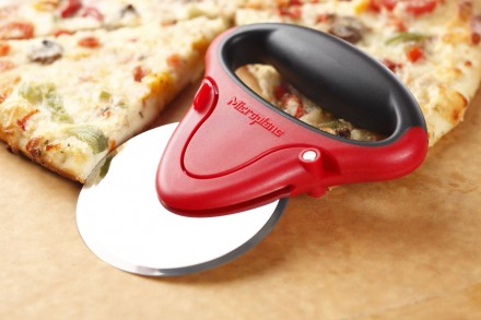 New ergonomic and cleaning-friendly pizza wheel from Micro Plane makes life easier for pizza lovers
